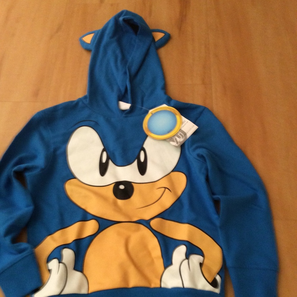 Sonic the hedgehog sweatshirt NWT size was 5-6